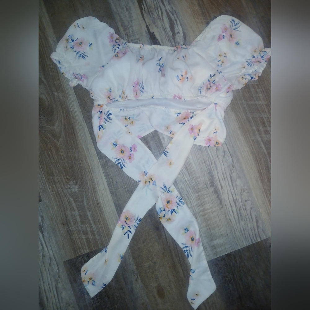 Floral Print Crop Top - Picture 2 of 2